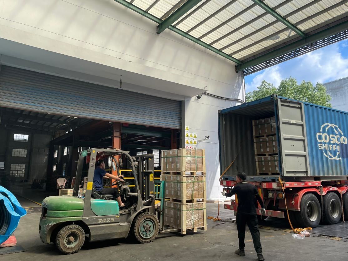 Perintah Skru Sedang Dimuatkan Dan Dihantar