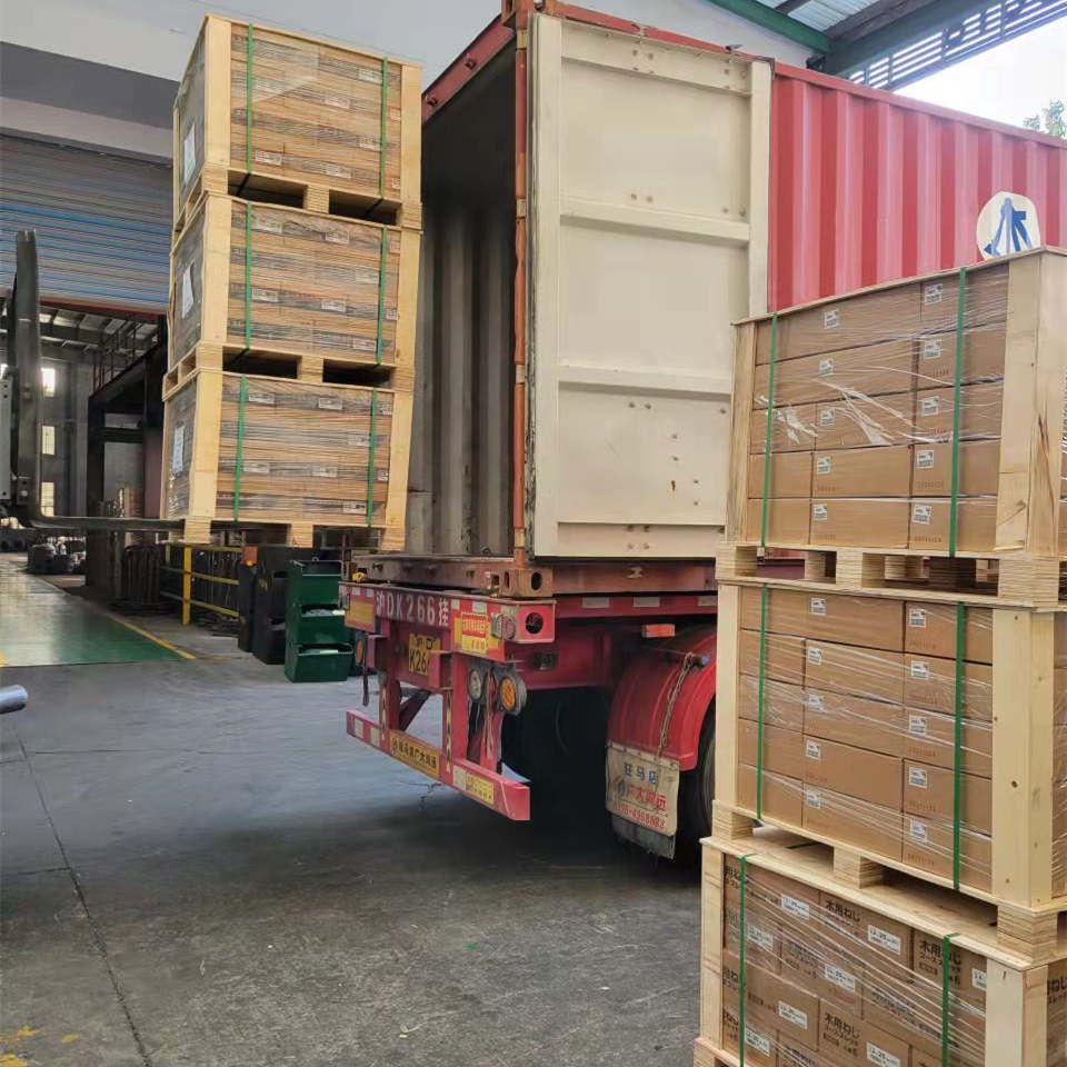 Sekumpulan Produk Skru Yang Diperlukan Oleh Pelanggan Jepun Sedang Dibungkus ...