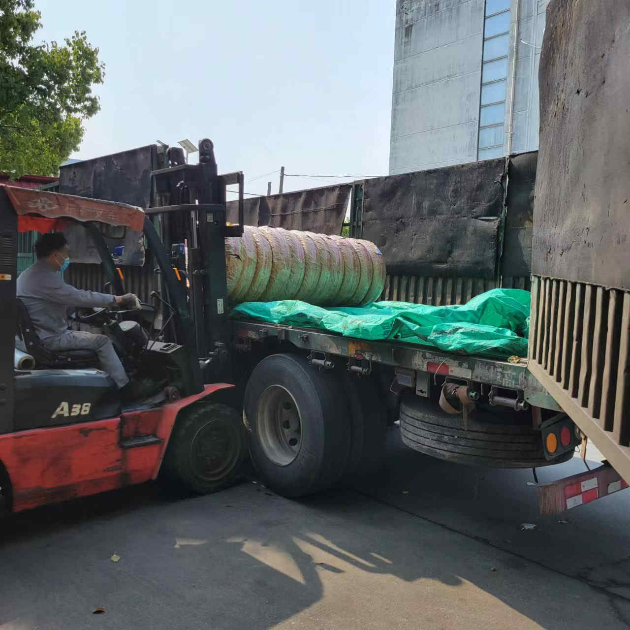 Pelanggan Menyediakan Dan Mengangkut Barang