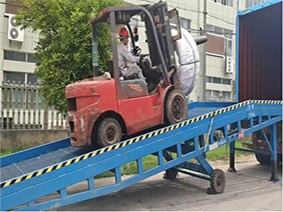 Pengangkutan CHQ 10B21 yang ditarik ke Malaysia
